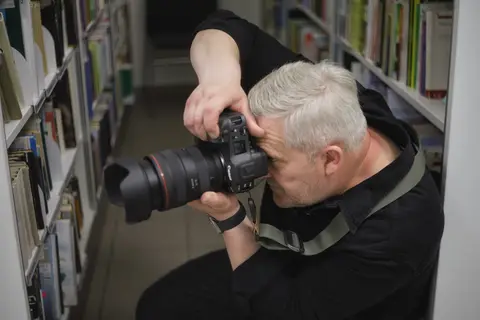 Fotografas - Andrius Mačiūnas --- Makiažas - Giedrė Rimkienė Auskarai - Išrinkta Tau Vieta - Šiaulių apskrities Povilo Višinskio viešoji biblioteka