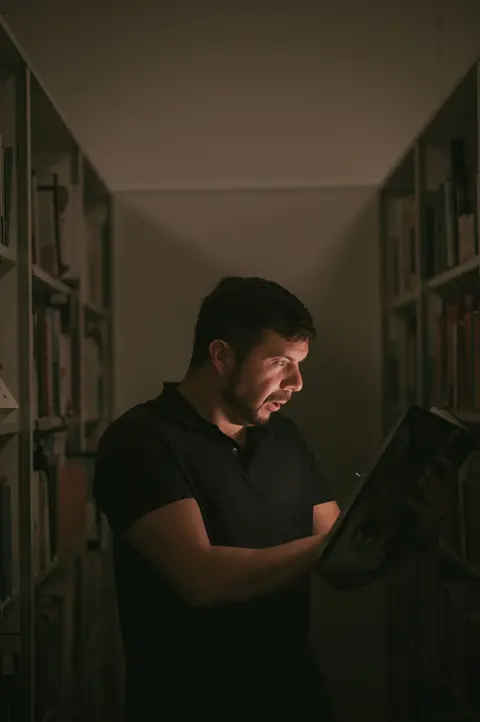 Fotografė - Inga Buividienė --- Makiažas - Giedrė Rimkienė Auskarai - Išrinkta Tau Vieta - Šiaulių apskrities Povilo Višinskio viešoji biblioteka