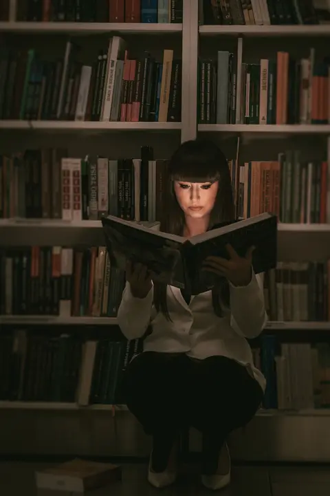 Fotografė - Inga Buividienė --- Makiažas - Giedrė Rimkienė Auskarai - Išrinkta Tau Vieta - Šiaulių apskrities Povilo Višinskio viešoji biblioteka
