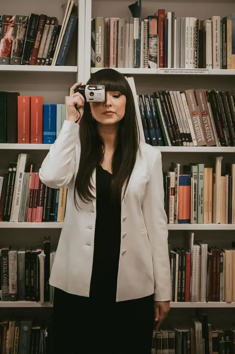 Fotografė - Inga Buividienė --- Makiažas - Giedrė Rimkienė Auskarai - Išrinkta Tau Vieta - Šiaulių apskrities Povilo Višinskio viešoji biblioteka