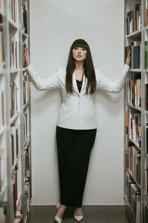 Fotografė - Inga Buividienė --- Makiažas - Giedrė Rimkienė Auskarai - Išrinkta Tau Vieta - Šiaulių apskrities Povilo Višinskio viešoji biblioteka