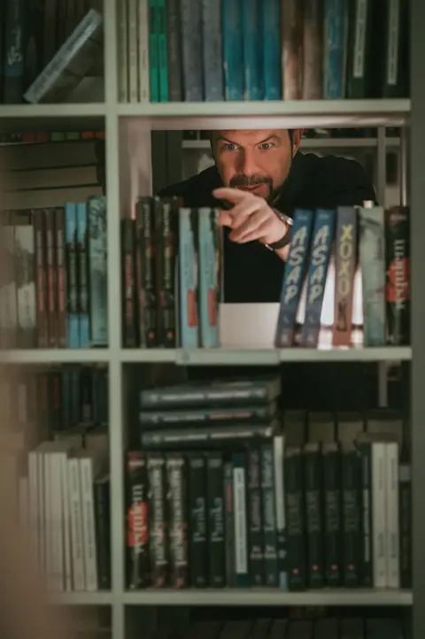 Fotografė - Inga Buividienė --- Makiažas - Giedrė Rimkienė Auskarai - Išrinkta Tau Vieta - Šiaulių apskrities Povilo Višinskio viešoji biblioteka