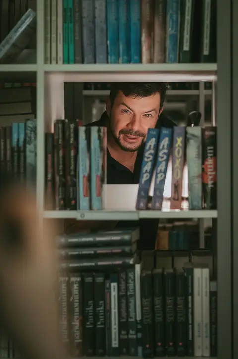 Fotografė - Inga Buividienė --- Makiažas - Giedrė Rimkienė Auskarai - Išrinkta Tau Vieta - Šiaulių apskrities Povilo Višinskio viešoji biblioteka