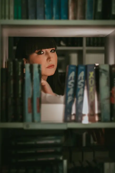 Fotografė - Inga Buividienė --- Makiažas - Giedrė Rimkienė Auskarai - Išrinkta Tau Vieta - Šiaulių apskrities Povilo Višinskio viešoji biblioteka