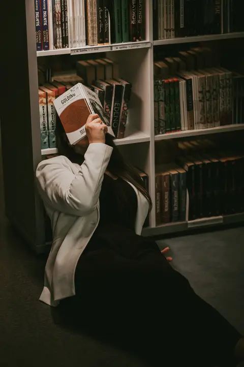 Fotografė - Inga Buividienė --- Makiažas - Giedrė Rimkienė Auskarai - Išrinkta Tau Vieta - Šiaulių apskrities Povilo Višinskio viešoji biblioteka