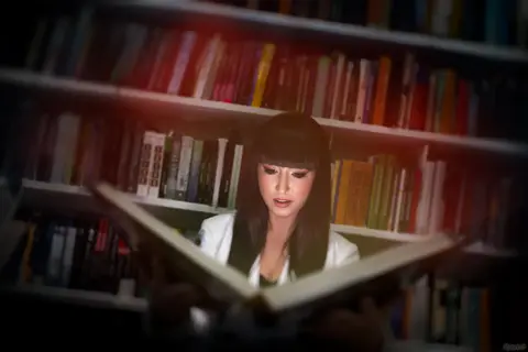 Fotografas - Rinat Tarzumanov --- Makiažas - Giedrė Rimkienė Auskarai - Išrinkta Tau Vieta - Šiaulių apskrities Povilo Višinskio viešoji biblioteka