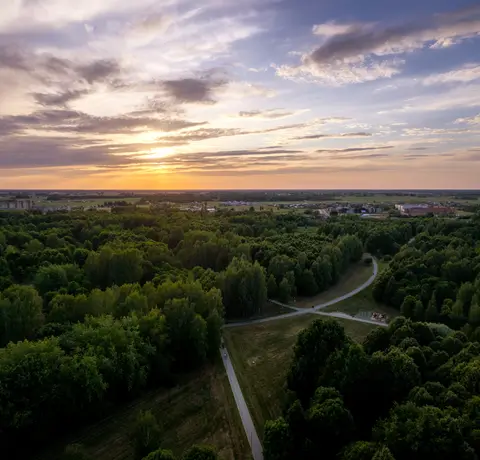 Šiandien, Dainų parke galite ne tik pasivaikščioti gražioje aplinkoje, bet ir gauti asmeninę, poros ar šeimos nuotrauką. Foto klubo nariai mielai jus nufotografuos. Rašykite žinutę dabar, jei susidomėjote. :) Šiandien tai 2024 m. gegužės 7 d., nuo 18:00 iki 19:00